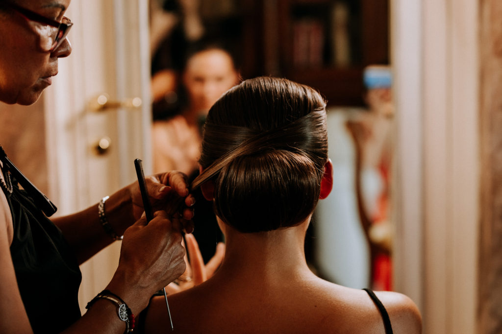 French wedding photographer: Prep time for the bride at villa Le Piazzole in Tuscany