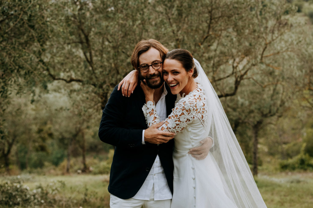 Couple photo session amongst the olive trees in Tuscany